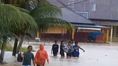 "Banjir melanda 21 nagari dan 8 kecamatan di wilayah Kabupaten Padang Pariaman, Provinsi Sumatra Barat pada Minggu (23/11/2025)"