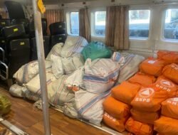 Akses Darat Sulit, BNPB Kirim 27 Ton Bantuan Logistik dan Peralatan Via Jalur Laut ke Aceh