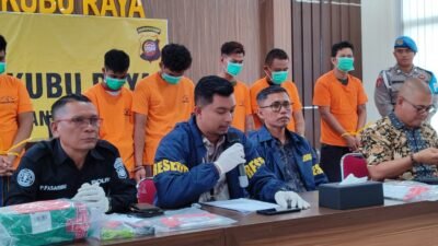 "Kasus anak hilang di Kubu Raya berujung pada penangkapan 12 pelaku kekerasan seksual. Mirisnya, 10 pelaku masih di bawah umur. Simak kronologi lengkapnya di sini."