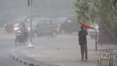 "Jangan lengah. BMKG ingatkan fenomena La Nina diprediksi bertahan hingga Maret 2026. Waspadai peningkatan curah hujan dan cuaca ekstrem menuju puncak musim hujan."