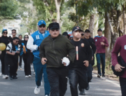 Tak Cuma Angkat Bendera Start, Sujiwo ‘Pimpin’ Ribuan ASN Kubu Raya Jalan Santai HUT Korpri