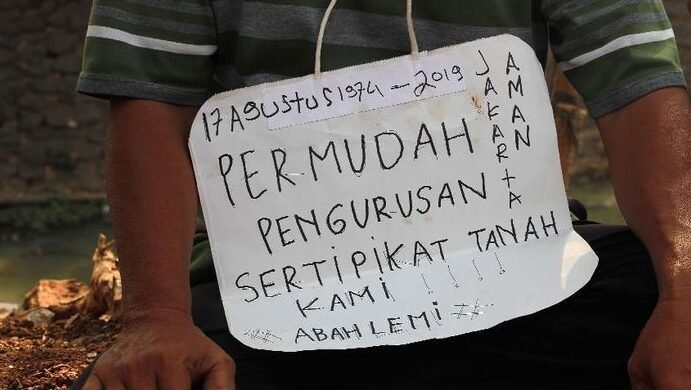 "Punya sertifikat tanah (SHM) tak jamin 100% aman. Kenali 3 cara ampuh lindungi aset Anda dari modus mafia tanah, dari pagar fisik hingga membuatnya produktif."