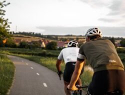 Titik Balik Egois Jadi Pendengar! Dr. Tirta Belajar Mendengar Lewat Refleksi Diri Bersepeda