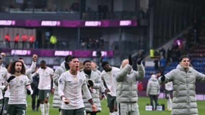 Kemenangan Chelsea atas Burnley ini dipastikan berkat gol yang dicetak oleh Pedro Neto dan Enzo Fernandez. Bertanding di Turf Moor, Sabtu (22/11/2025),