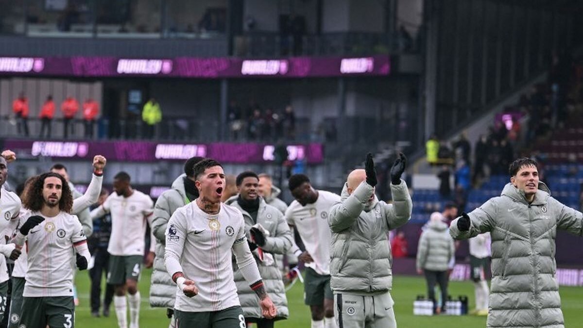 Kemenangan Chelsea atas Burnley ini dipastikan berkat gol yang dicetak oleh Pedro Neto dan Enzo Fernandez. Bertanding di Turf Moor, Sabtu (22/11/2025),