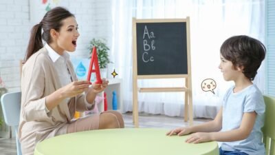 "Ingin tambah uang jajan tapi takut ganggu kuliah? Tenang, simak 5 ide jualan praktis dan minim modal ini. Mulai dari affiliate hingga bisnis jasa, semuanya cocok untuk mahasiswa!"