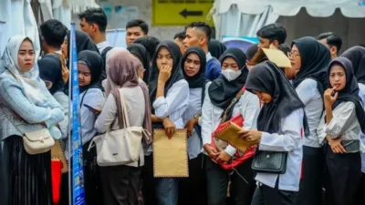"Waspada, Indonesia menyumbang 62% kasus penipuan lowongan kerja di Asia. Pelaku kini gunakan AI dan menyasar sektor administrasi hingga logistik. Simak modus lengkapnya. "