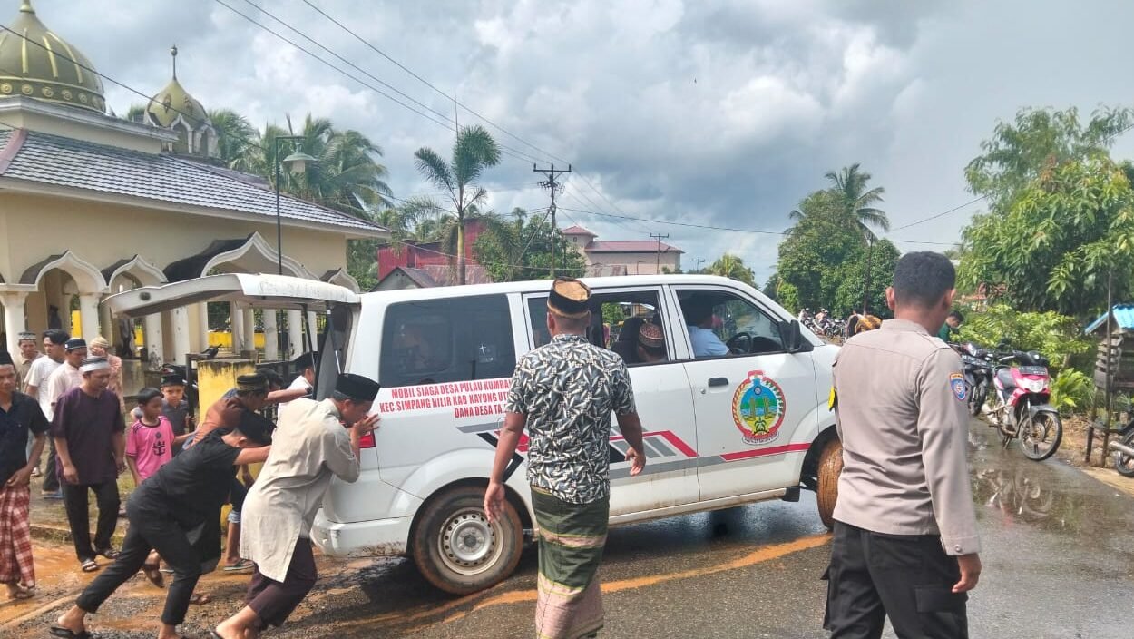 "Akhir pencarian nelayan hilang di Pulau Kumbang. Jasad Pak Imam ditemukan mengapung oleh nelayan di perairan Alur Bandung. Keluarga tolak otopsi."