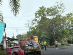 Rekaman CCTV Ungkap Detik-detik Mencekam, Truk Sawit Gilas Pengendara Scoopy di Tengah Hujan