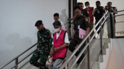 Kejati Kalbar menahan dua tersangka (Is dan Mul) dugaan korupsi dana hibah Pemprov Kalbar ke Yayasan Mujahidin. Kuasa hukum tersangka meragukan adanya kerugian negara. (Dok.. HO/Faktakalbar.id)