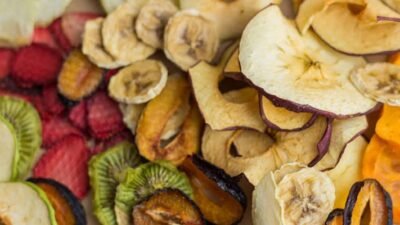 "Cari camilan gurih yang autentik? Simak daftar 5 keripik khas Indonesia yang legendaris, mulai dari keripik tempe hingga sanjai. Cocok untuk teman santai atau oleh-oleh! "