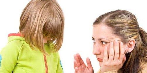 "Berniat menumbuhkan kepercayaan diri, orang tua justru sering terjebak membesarkan anak yang narsistik dan anti-kritik. Simak 6 kesalahan pola asuh fatal yang membuat anak merasa selalu benar."