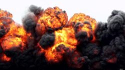 "9 orang tewas, termasuk polisi dan tim forensik, akibat ledakan bahan sitaan di kantor polisi Kashmir. Bahan peledak disebut "tidak stabil dan sensitif"."