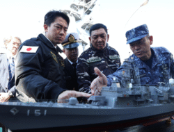 Tinjau Kapal Perang Canggih di Yokosuka, Menhan Sjafrie ‘Intip’ Kekuatan Maritim Jepang