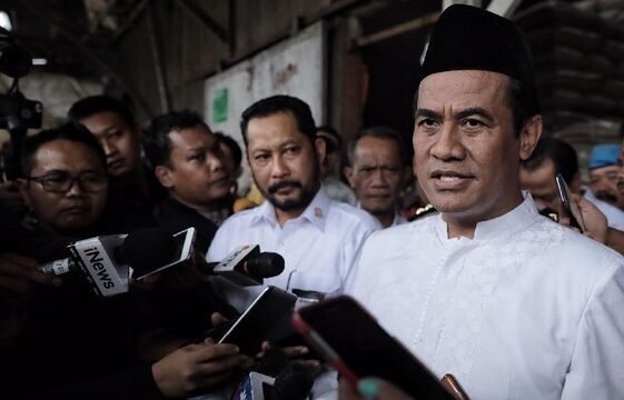 'Kementan ungkap masuknya 250 ton beras ilegal di Sabang, Aceh tanpa izin pusat. Mentan Amran tegas segel gudang dan minta aparat usut tuntas demi jaga swasembada pangan."