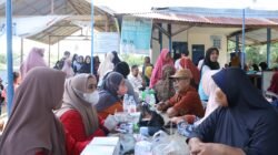 "Semarak Milad Muhammadiyah 113, Muhammadiyah Kubu Raya gelar cek kesehatan gratis dan bagi paket gizi di Desa Pinang Luar. Ratusan warga antusias hadir."