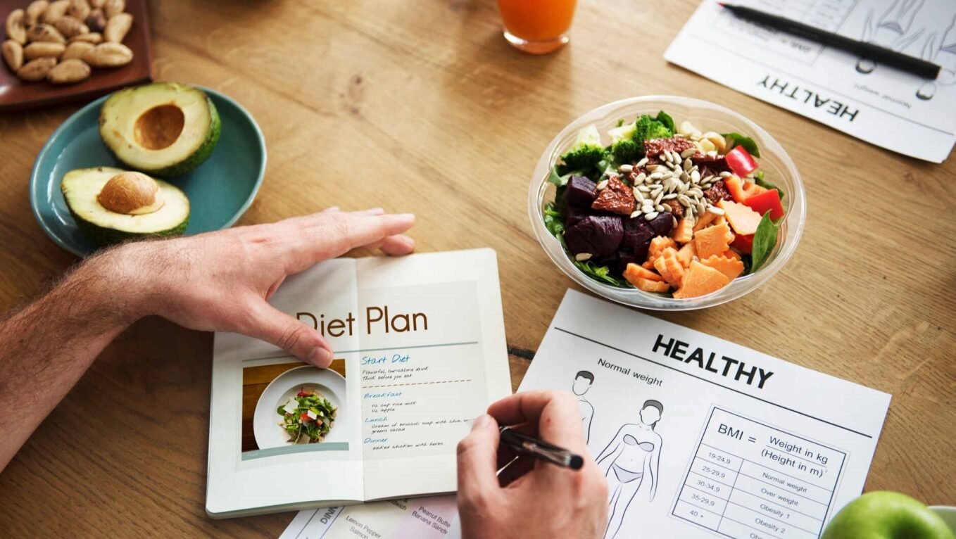 "Benarkah diet puasa intermiten bikin otak lemot dan sulit fokus? Studi terbaru ungkap fakta pengaruh puasa terhadap kinerja kognitif dan suasana hati."