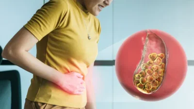 "Sering nyeri ulu hati dan punggung? Waspada gejala batu empedu yang mirip sakit maag. Simak penyebab, faktor risiko wanita usia 40an, dan tips pencegahannya di sini."