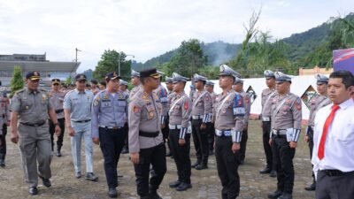 "Polres Kayong Utara resmi memulai Operasi Zebra Kapuas 2025 selama 14 hari. Kapolres menekankan penindakan humanis dan optimalisasi ETLE untuk menekan pelanggaran."