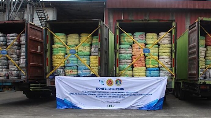 Barang bukti pakaian bekas ilegal yang akan dimusnahkan sebagai bagian penegakan hukum di Bogor, Jumat (14/11/2025). (Dok. Ist)