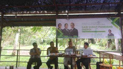 "Pakar Kebijakan Publik Untan, Erdi, menilai pencabutan sanksi lingkungan PLN UID Kalbar sebagai langkah strategis percepat listrik masuk desa dan hutan lindung."