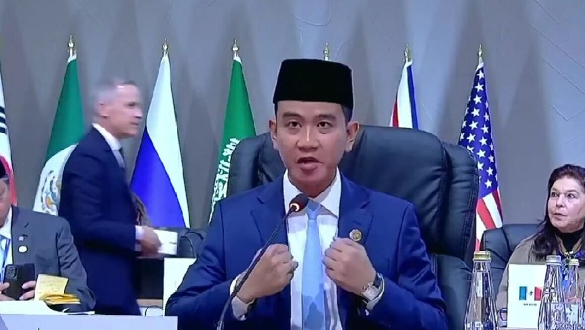 "Manfaatkan forum KTT G20 Afrika Selatan, Wapres Gibran gencar 'jualan' sistem QRIS sebagai solusi inklusi keuangan dan program Makan Bergizi Gratis sebagai investasi strategis."