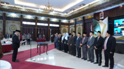 Gubernur Ria Norsan melantik anggota Dewan Pendidikan Kalimantan Barat periode 2025-2030 di Pendopo Gubernur. (Dok. HO/Faktakalbar.id)