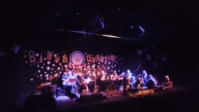 "UKM Sarang Semut UNTAN gelar pentas musik etnik progresif Ne' Baruakng Urban 2: Binua Quantum. Angkat isu lunturnya tradisi Dayak Kanayatn di tengah arus informasi perkotaan."