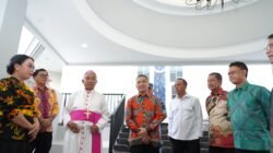 "Gubernur Kalbar Ria Norsan resmikan Gedung Pasifikus BOS di Pontianak. Gedung ini diharapkan menjadi pusat kegiatan sosial, budaya, dan perekat kerukunan umat."
