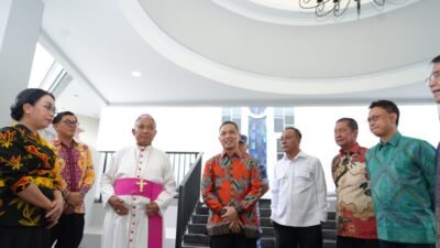 "Gubernur Kalbar Ria Norsan resmikan Gedung Pasifikus BOS di Pontianak. Gedung ini diharapkan menjadi pusat kegiatan sosial, budaya, dan perekat kerukunan umat."