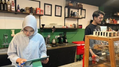 "Ingin mandiri dengan kerja sambil kuliah? Jangan hanya modal nekat. Simak 5 persiapan krusial ini agar nilai akademik tetap aman dan karier berjalan mulus."