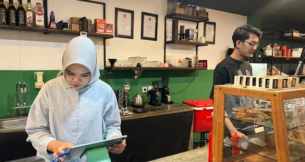 "Ingin mandiri dengan kerja sambil kuliah? Jangan hanya modal nekat. Simak 5 persiapan krusial ini agar nilai akademik tetap aman dan karier berjalan mulus."