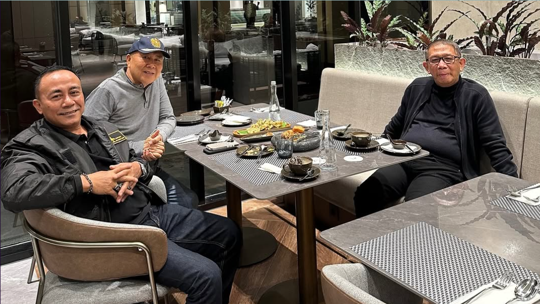 Mantan Gubernur Sutarmidji dan Wakil Gubernur Krisantus Kurniawan duduk satu meja menikmati kopi di Hotel Novotel Pontianak. (Dok. Instagram/@bang.midji)