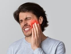 4 Pertolongan Pertama Sakit Gigi Paling Ampuh yang Bisa Dilakukan di Rumah