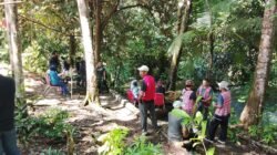 "Wisata hidden gem Air Terjun Lepung Iring Sintang dikunjungi Ketua Persit KCK Tanjungpura Indah Jamallulael. Potensi besar meski akses jalan masih tanah kuning."