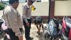 "Polres Kayong Utara gelar razia knalpot brong di Melano dalam Operasi Zebra Kapuas 2025. Pelanggar langsung ditilang dan wajib ganti knalpot standar di tempat."