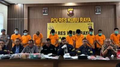 "Modus licik AB (28) di Kubu Raya perdaya teman sendiri demi cabuli keponakan yang masih di bawah umur. Pelaku kini terancam 15 tahun penjara."