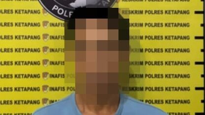 "Satresnarkoba Polres Ketapang ringkus pria berinisial D (55) di Delta Pawan. Polisi sita barang bukti sabu dan 46 gram ganja kering siap edar."