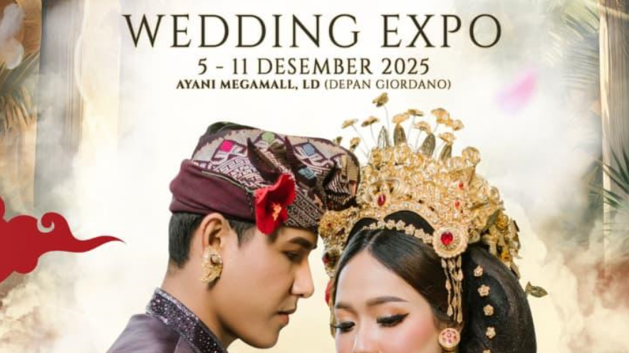 Poster Wedding Expo Transera Hotel Pontianak di Ayani Megamall menampilkan pasangan pengantin dengan busana adat modern. (Dok. Transera Hotel)