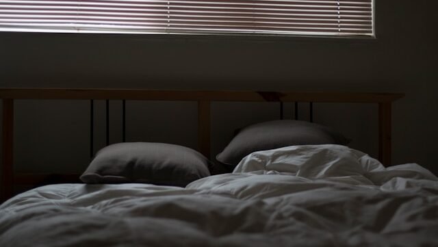 Mandi Gelap untuk Susah Tidur: Atasi Insomnia dengan Cahaya Redup