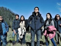 Rindu Ketinggian? Obati dengan 4 Film Petualangan Naik Gunung Paling Epik Ini