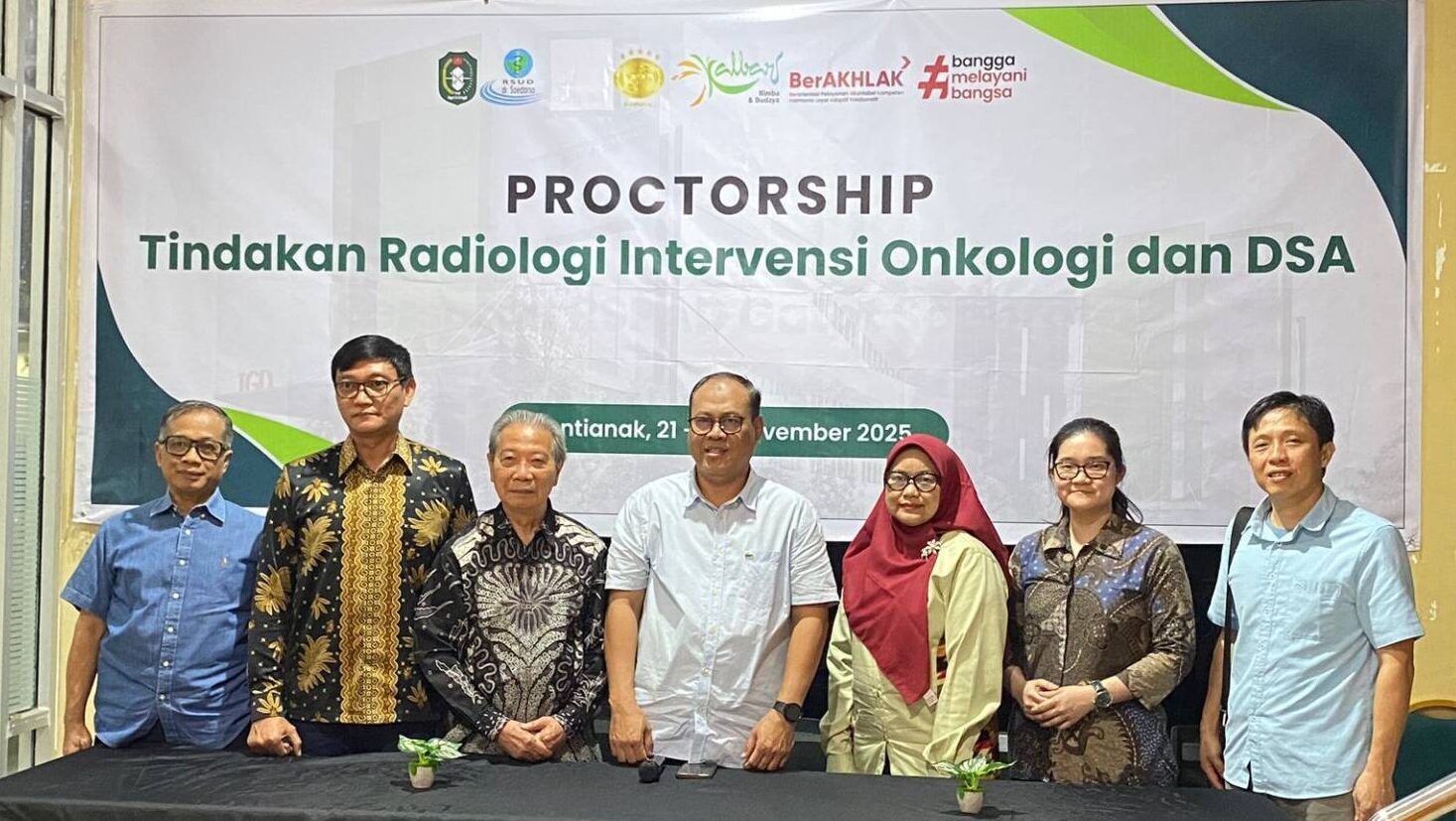 "Kabar gembira! Warga Kalbar kini bisa menjalani pengobatan tumor dan prostat dengan teknik Radiologi Intervensi & DSA di RSUD Soedarso. Minim sayatan dan ditanggung BPJS."