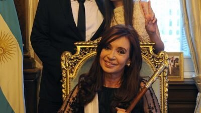 "Negara rugi Rp 8,3 triliun, pengadilan Argentina sita 20 properti milik mantan Presiden Cristina Fernandez de Kirchner terkait kasus korupsi proyek umum."