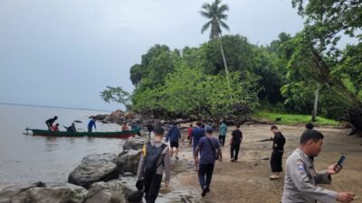 "Tragedi di perairan Pulau Kumbang, Kayong Utara. Sampan terbalik dihantam ombak besar, satu nelayan hilang dan satu selamat setelah terapung hampir 2 jam."