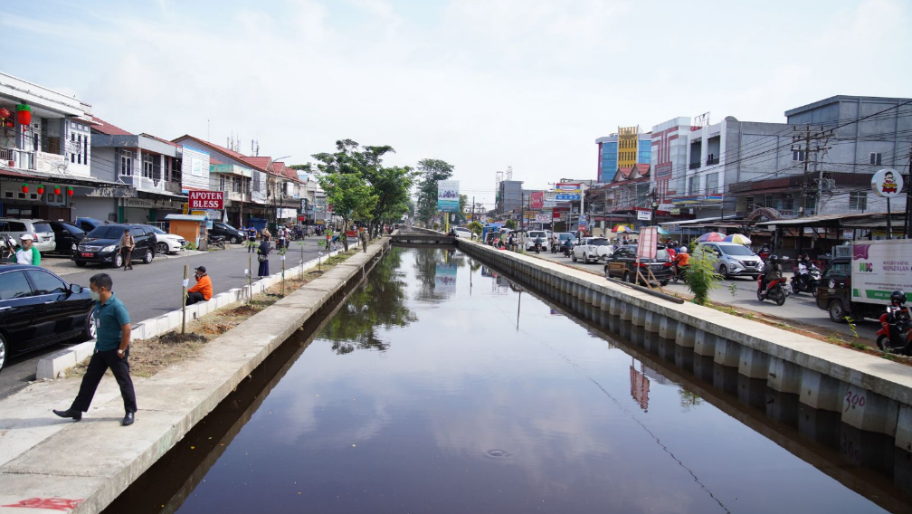 Suasana kemacetan lalu lintas di Jalan Sungai Raya Dalam (Serdam) yang akan diberlakukan sistem satu arah. (Dok. HO/Faktakalbar.id)