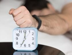 5 Kebiasaan Pagi Merusak Ginjal yang Sering Disepelekan, Hindari Menahan Pipis dan Minum Painkiller