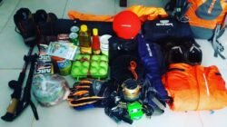 "Baru pertama kali mau mendaki? Jangan asal nekat. Simak 5 tips naik gunung untuk pemula ini, mulai dari persiapan fisik hingga perlengkapan wajib agar aman."