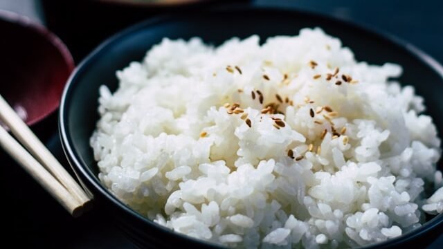 Cara Mencuci Beras yang Benar Agar Nasi Pulen di Rice Cooker