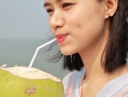 Lebih dari Sekadar Pelepas Dahaga: Manfaat & Waktu Terbaik Minum Air Kelapa
