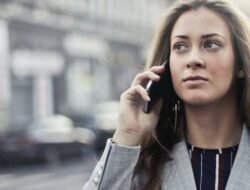 Waspada Anxiety! 5 Alasan Mengapa Otak Kita Membenci Suara Dering Telepon